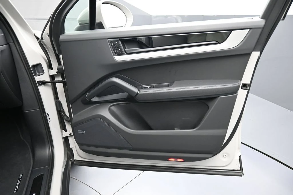 2026 Porsche Cayenne E-Hybrid interior, door panel, Black