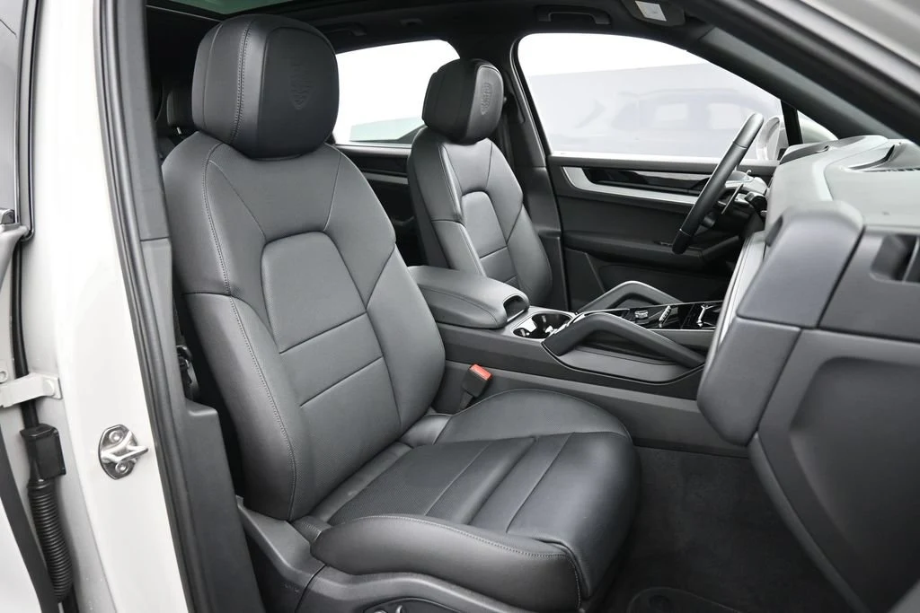 2026 Porsche Cayenne E-Hybrid interior, seats, Black