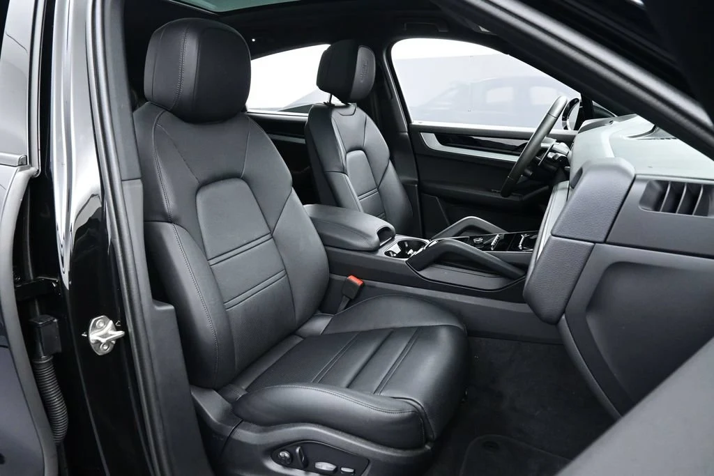 2025 Porsche Cayenne E-Hybrid Coupe interior, seats, Black