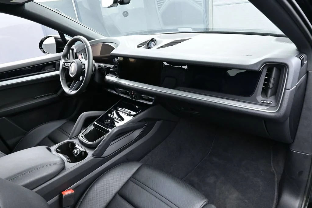 2025 Porsche Cayenne E-Hybrid Coupe interior, Black