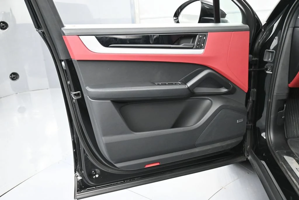 2026 Porsche Cayenne E-Hybrid Coupe interior, door panel, Black/Bordeaux Red
