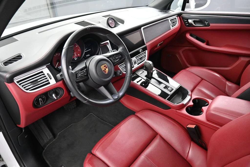 2022 Porsche Macan GTS interior, dashboard, Black/Bordeaux Red