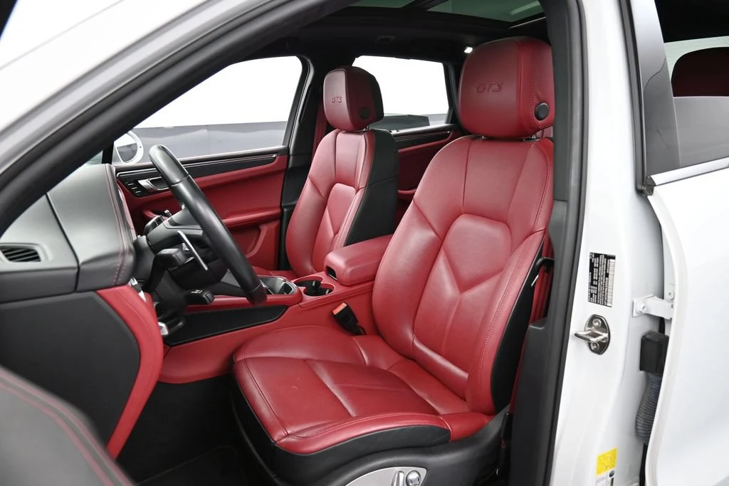 2022 Porsche Macan GTS interior, seats, Black/Bordeaux Red