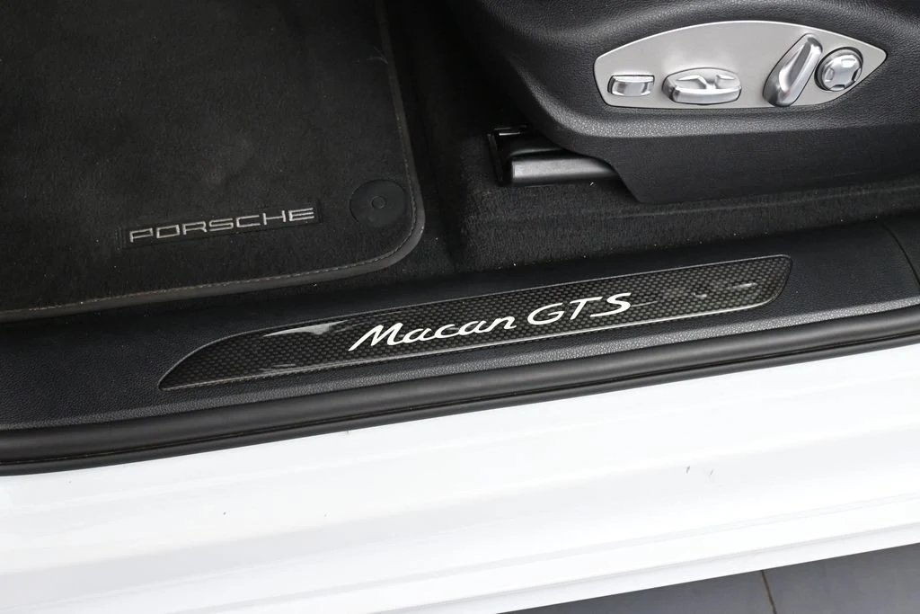 2022 Porsche Macan GTS interior, door sill, Black/Bordeaux Red