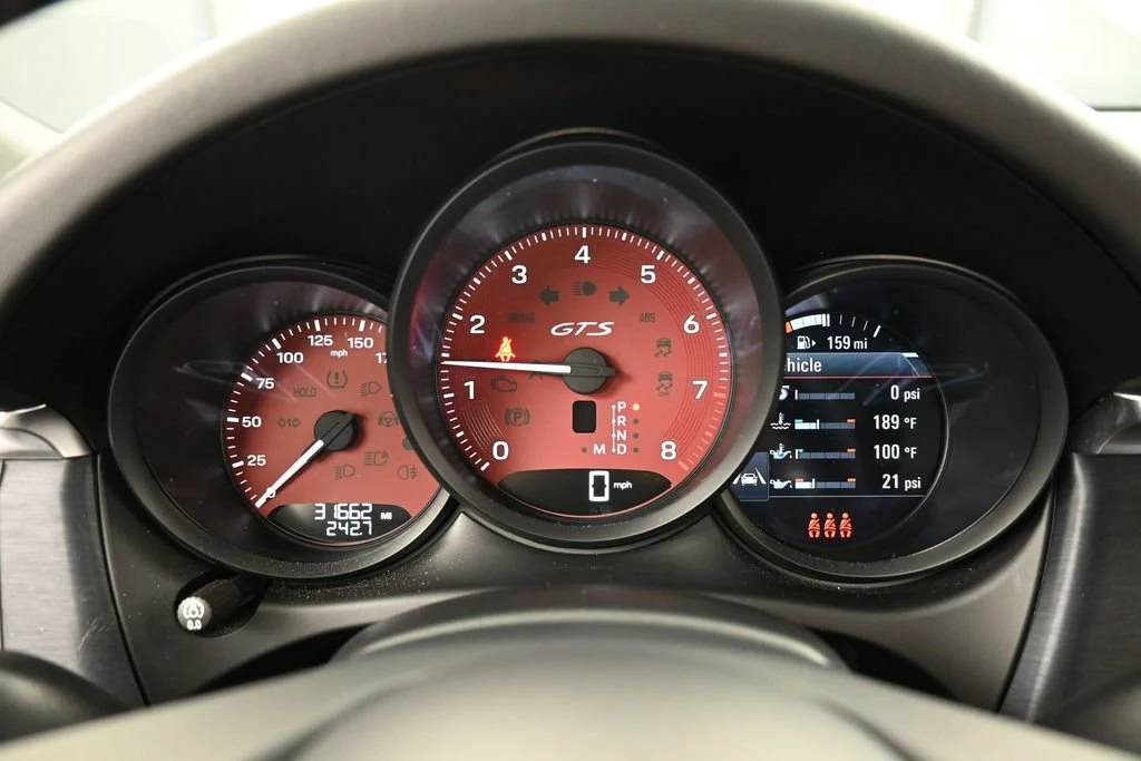 2022 Porsche Macan GTS interior, Black/Bordeaux Red