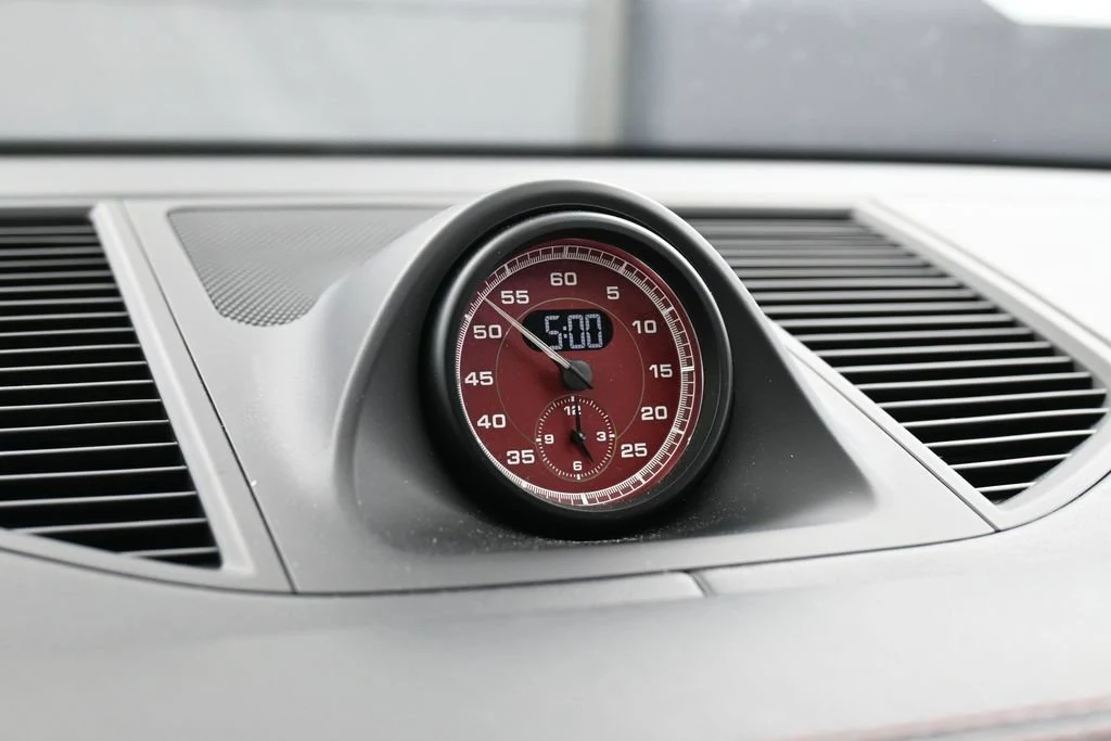 2022 Porsche Macan GTS interior, Black/Bordeaux Red