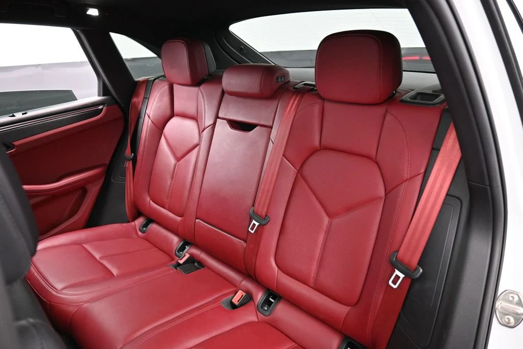 2022 Porsche Macan GTS interior, seats, Black/Bordeaux Red