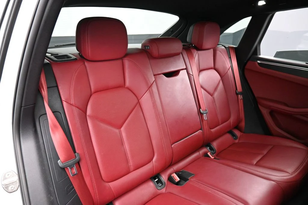 2022 Porsche Macan GTS interior, seats, Black/Bordeaux Red