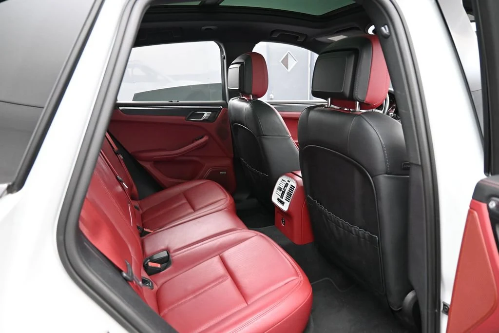 2022 Porsche Macan GTS interior, seats, Black/Bordeaux Red