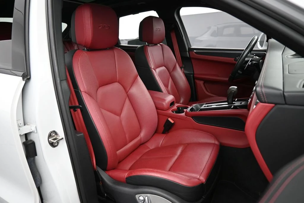 2022 Porsche Macan GTS interior, seats, Black/Bordeaux Red
