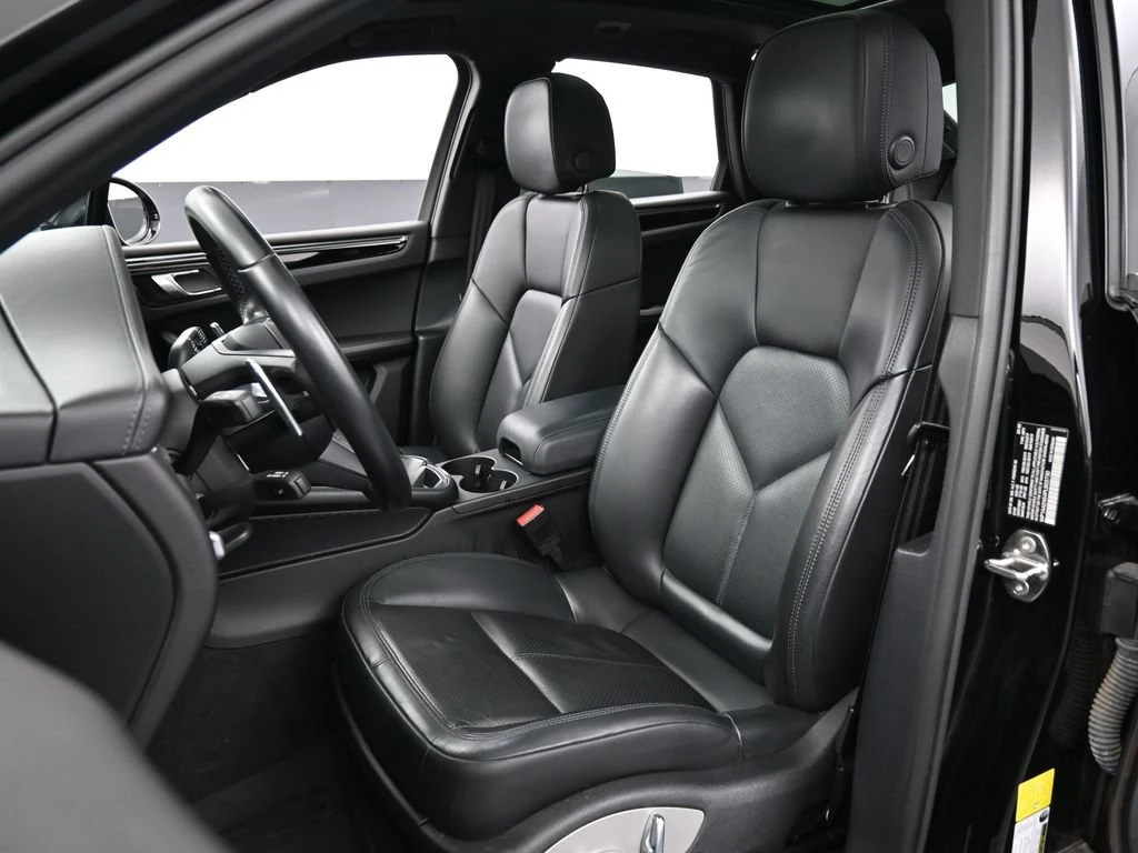 2023 Porsche Macan T interior, seats, Black
