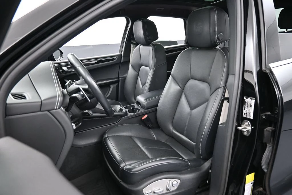 2023 Porsche Macan S interior, seats, Black