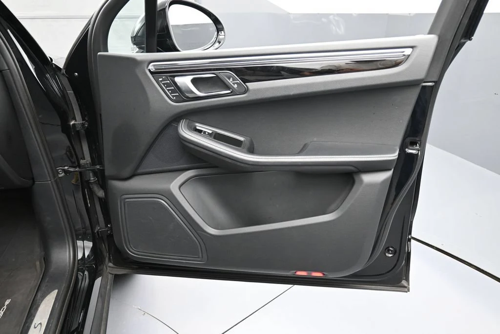 2023 Porsche Macan S interior, door panel, Black