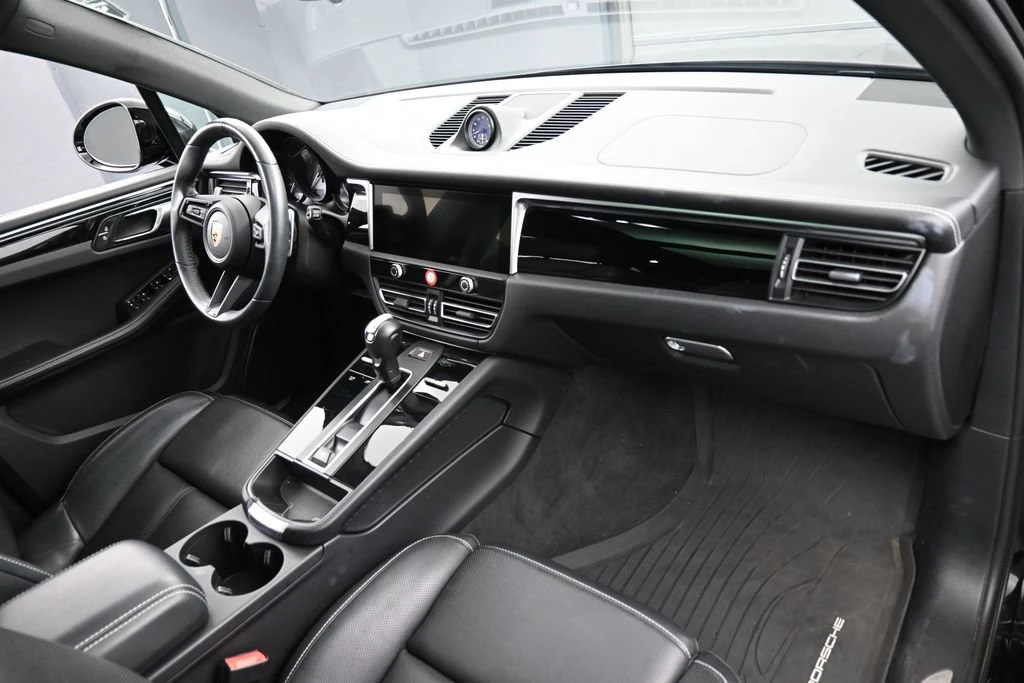 2023 Porsche Macan S interior, Black