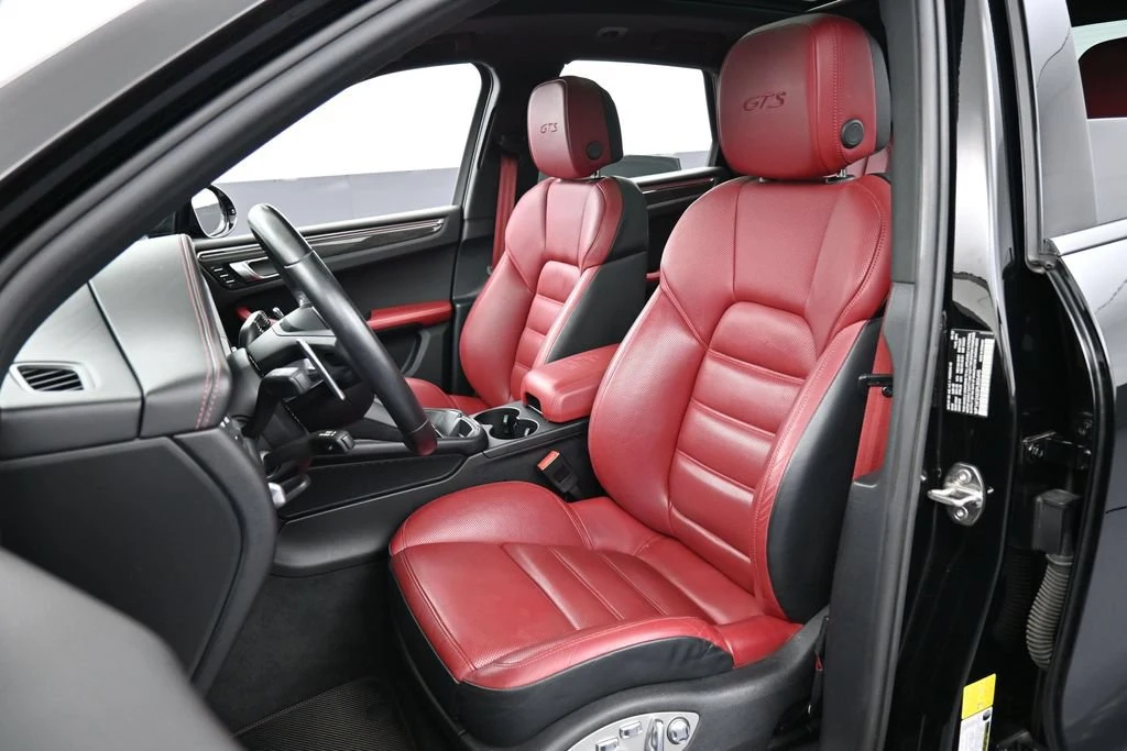 2023 Porsche Macan GTS interior, seats, Black/Bordeaux Red