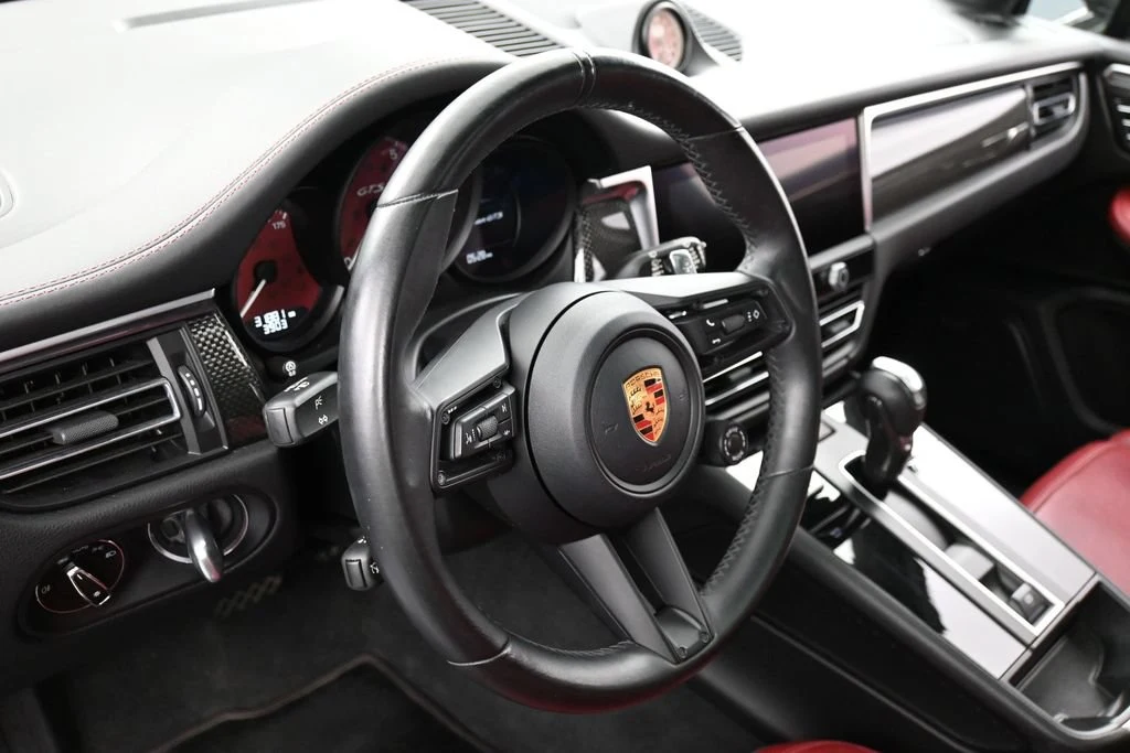 2023 Porsche Macan GTS interior, Black/Bordeaux Red