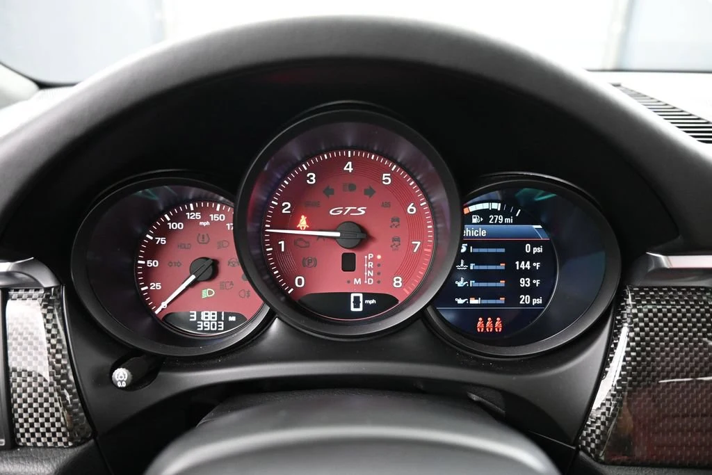 2023 Porsche Macan GTS interior, Black/Bordeaux Red