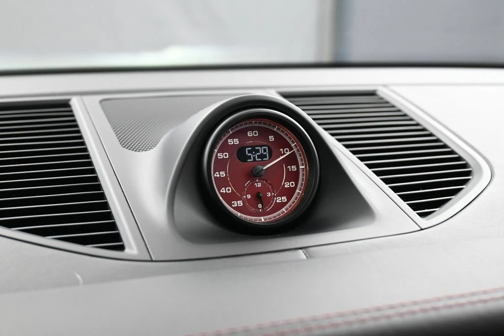 2023 Porsche Macan GTS interior, Black/Bordeaux Red