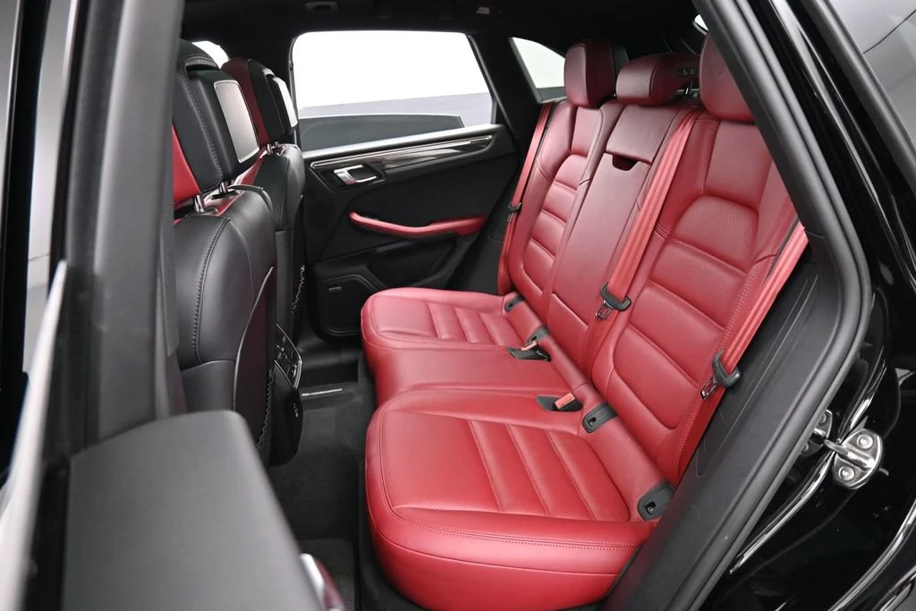 2023 Porsche Macan GTS interior, seats, Black/Bordeaux Red