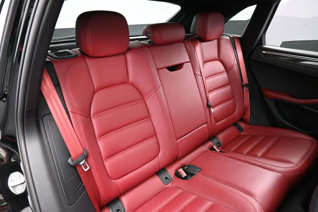 2023 Porsche Macan GTS interior, seats, Black/Bordeaux Red