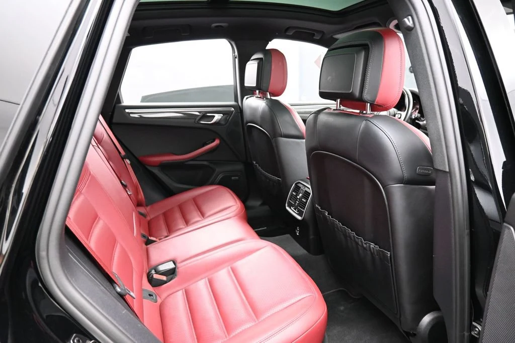 2023 Porsche Macan GTS interior, seats, Black/Bordeaux Red