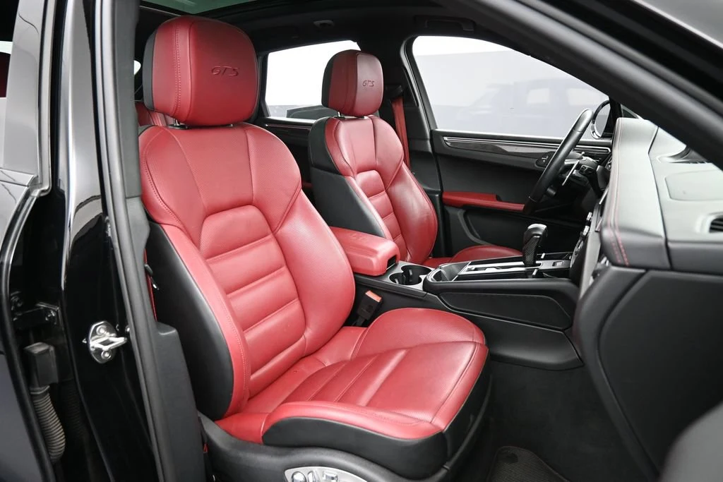 2023 Porsche Macan GTS interior, seats, Black/Bordeaux Red