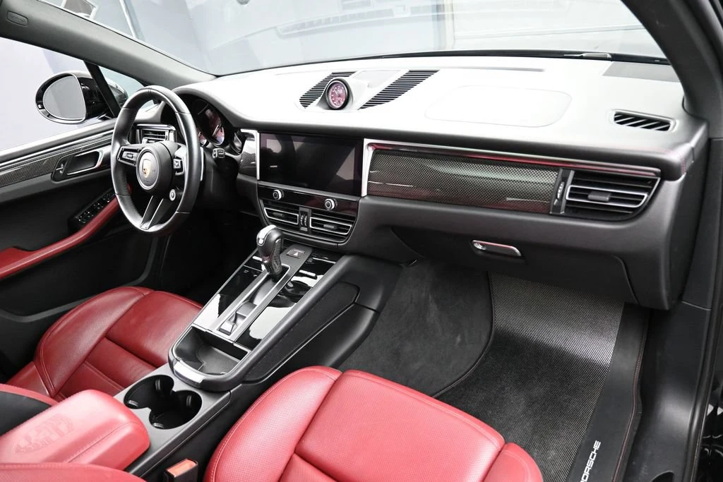 2023 Porsche Macan GTS interior, Black/Bordeaux Red