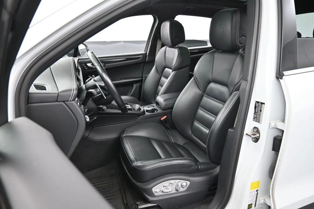 2023 Porsche Macan T interior, seats, Black