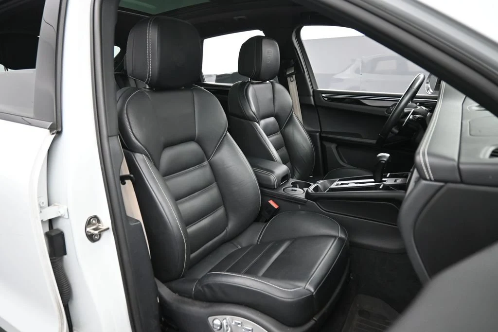 2023 Porsche Macan T interior, seats, Black