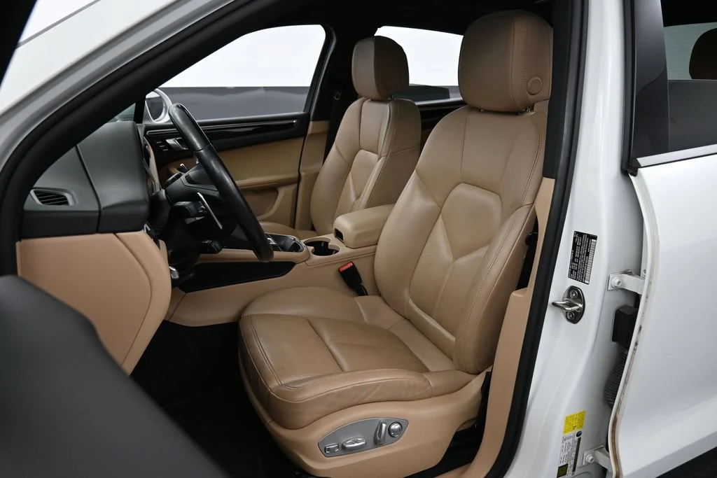 2023 Porsche Macan T interior, seats, Black/Mojave Beige