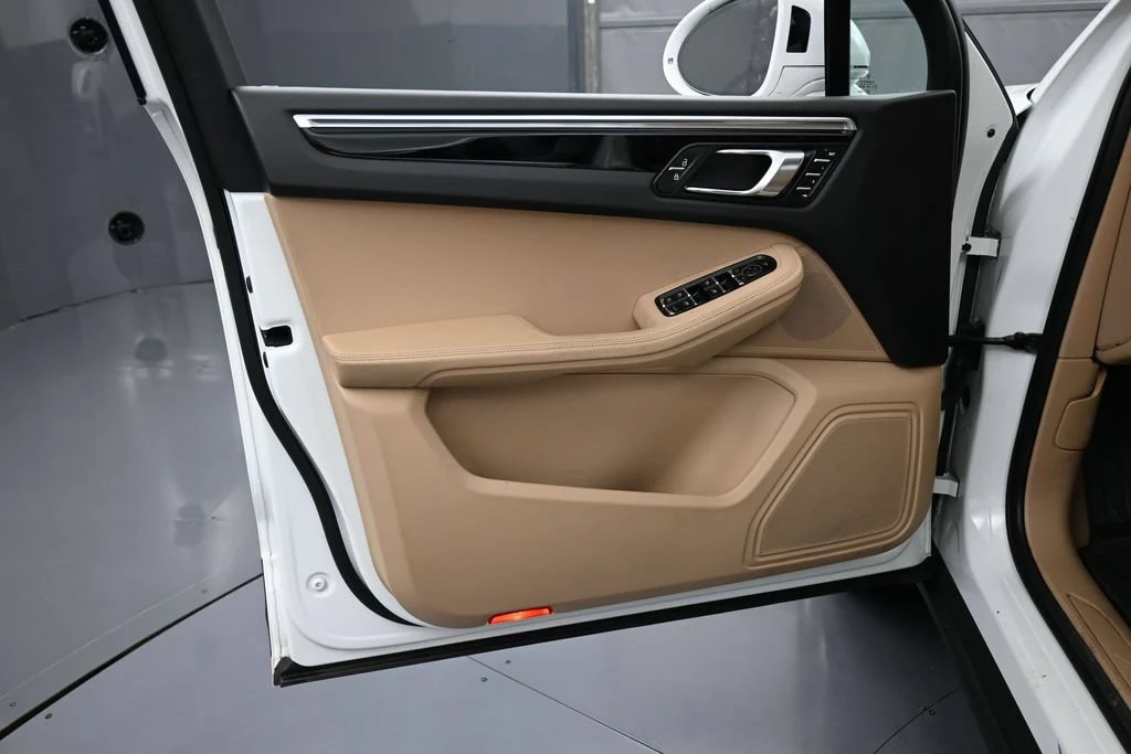 2023 Porsche Macan T interior, door panel, Black/Mojave Beige