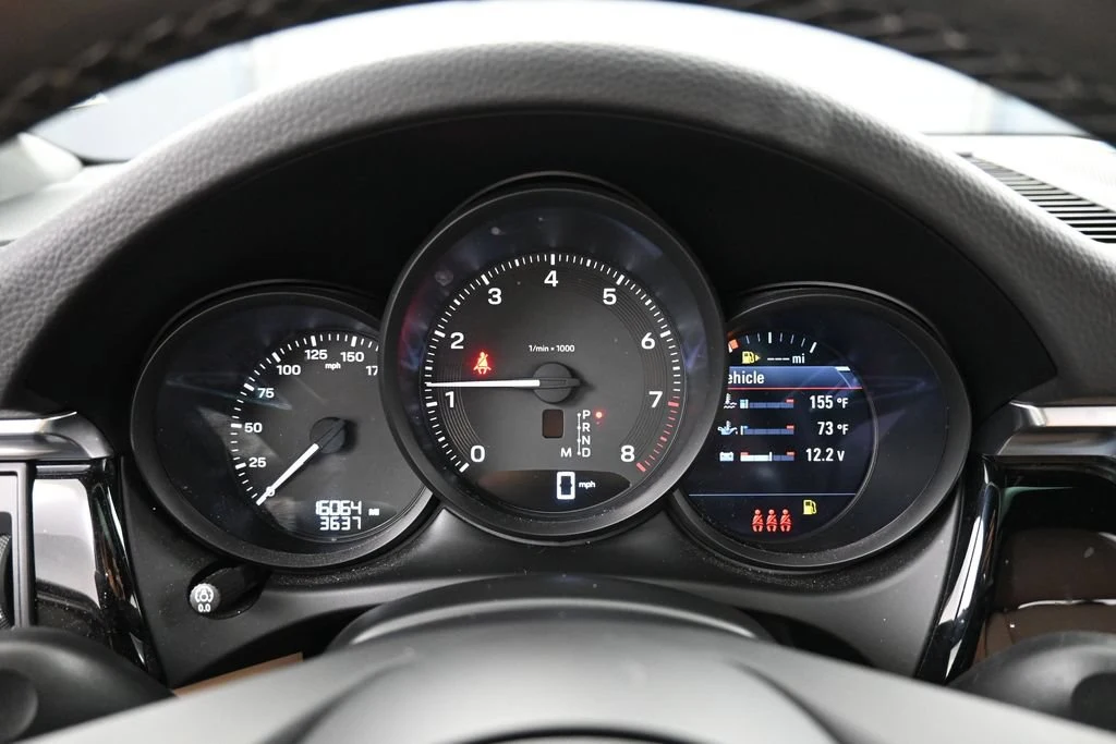 2023 Porsche Macan T interior, Black/Mojave Beige