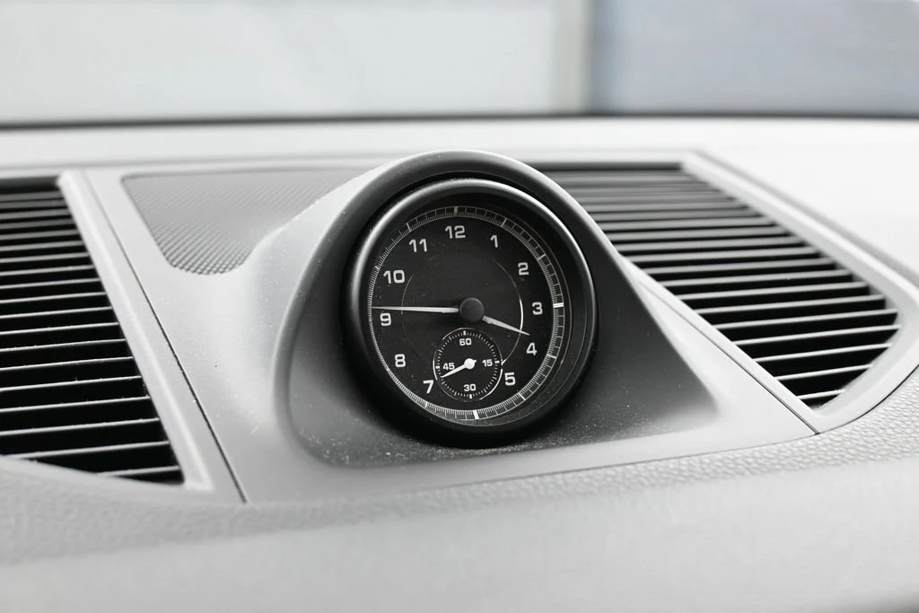 2023 Porsche Macan T interior, Black/Mojave Beige