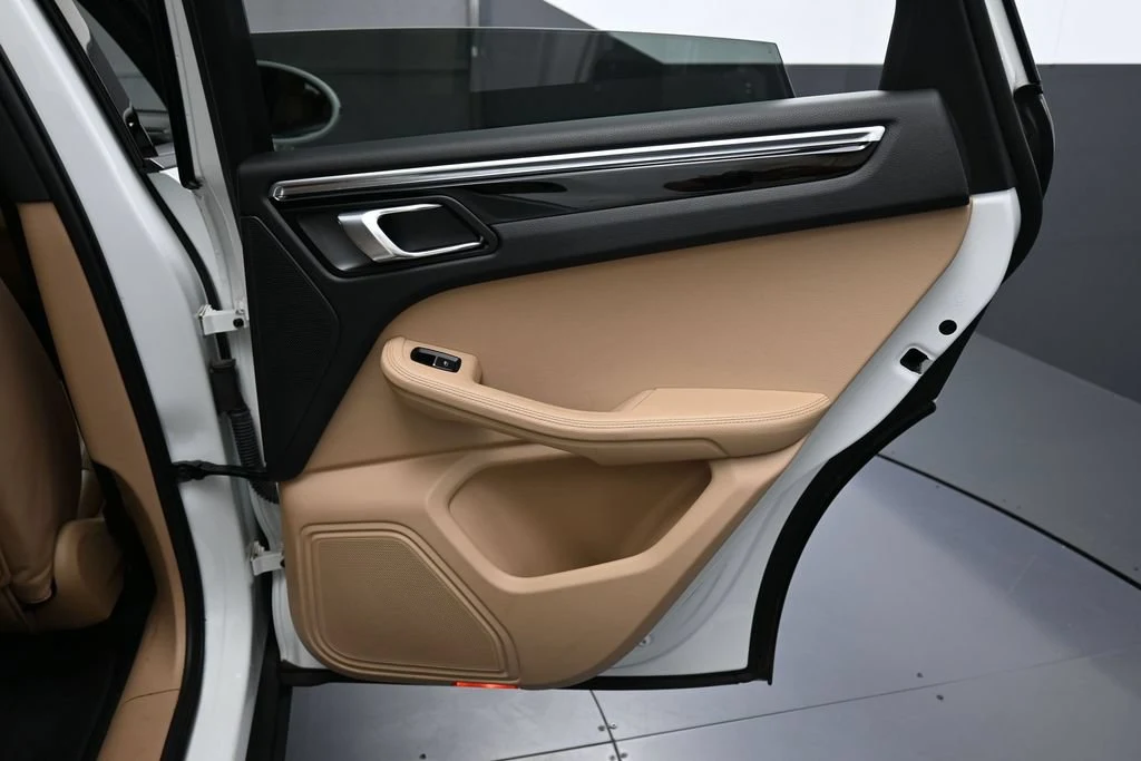 2023 Porsche Macan T interior, door panel, Black/Mojave Beige