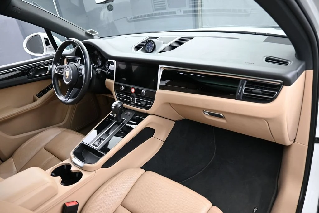 2023 Porsche Macan T interior, Black/Mojave Beige
