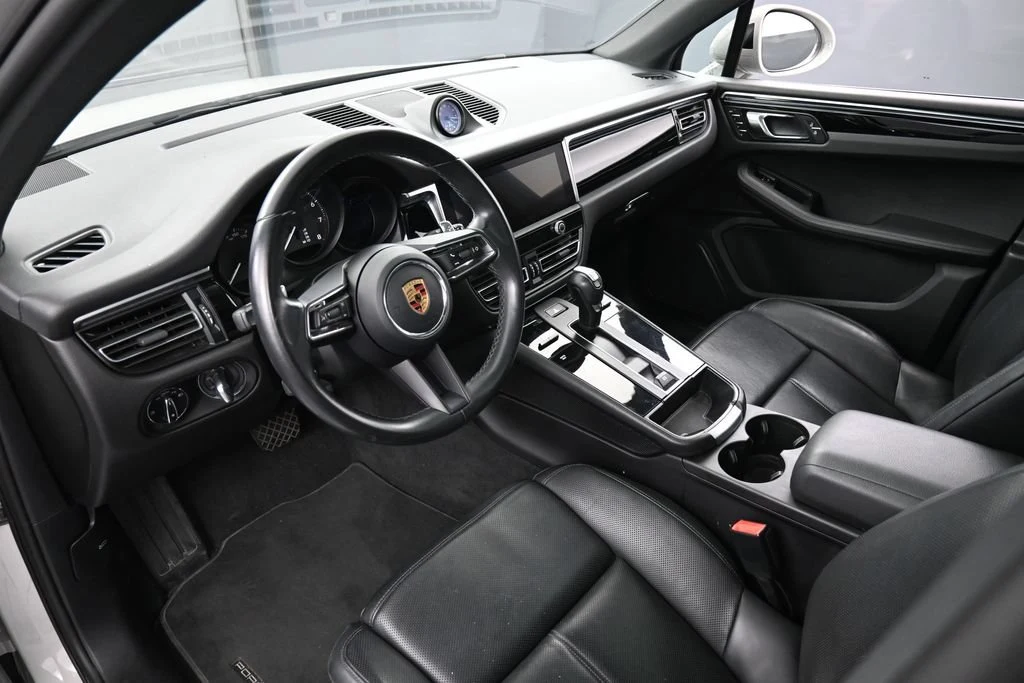2023 Porsche Macan T interior, dashboard, Black