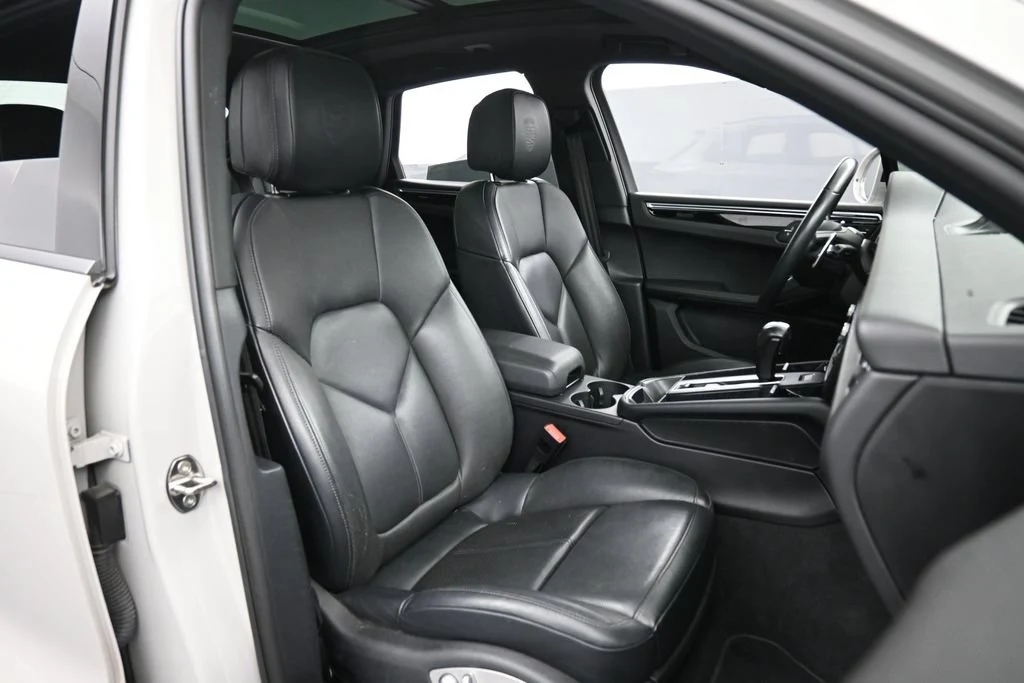 2023 Porsche Macan T interior, seats, Black