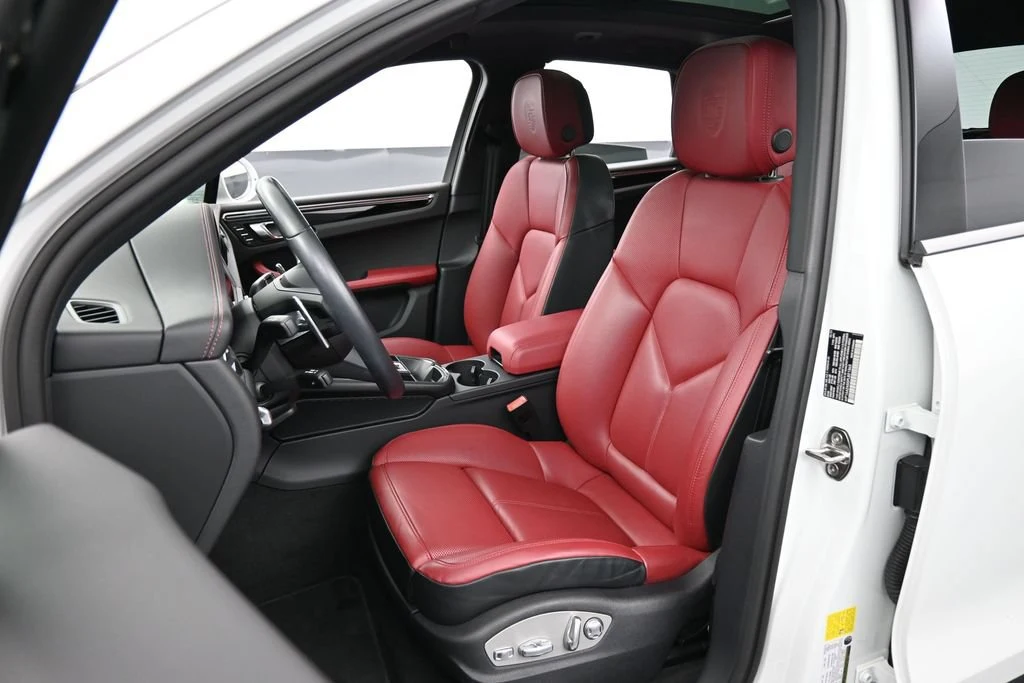 2023 Porsche Macan T interior, seats, Black/Bordeaux Red