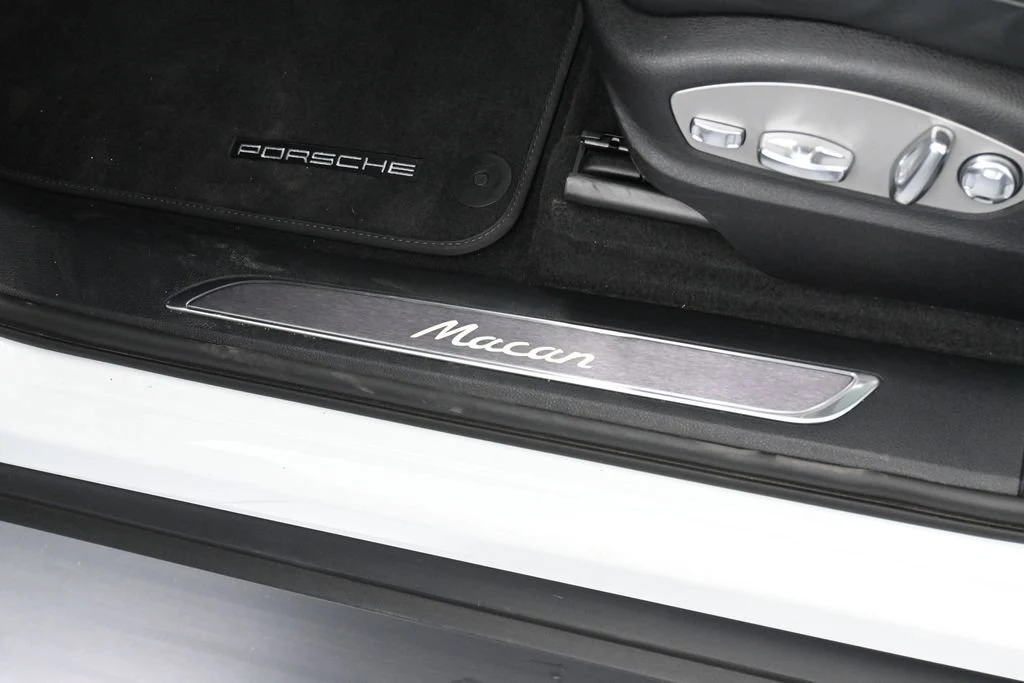 2023 Porsche Macan T interior, door sill, Black/Bordeaux Red