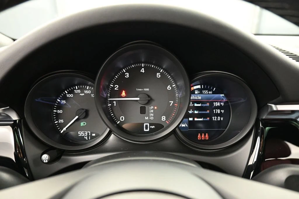 2023 Porsche Macan T interior, Black/Bordeaux Red