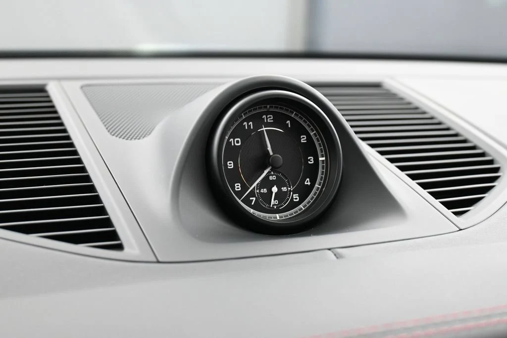 2023 Porsche Macan T interior, Black/Bordeaux Red