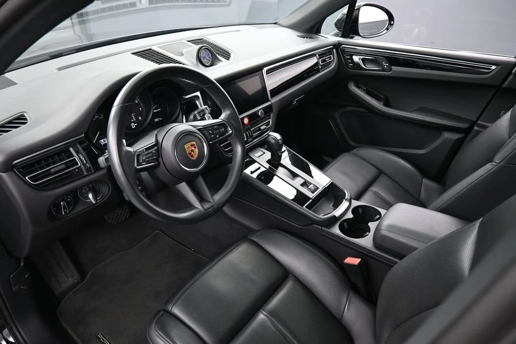 2024 Porsche Macan interior, Black
