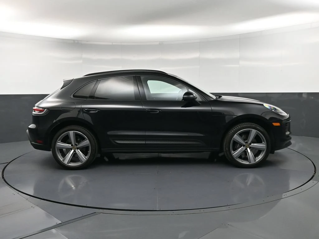 2024 Porsche Macan, side profile, Black