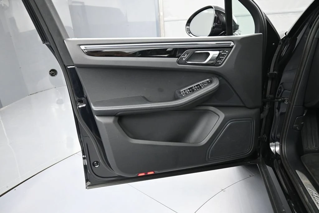 2024 Porsche Macan interior, door panel, Black