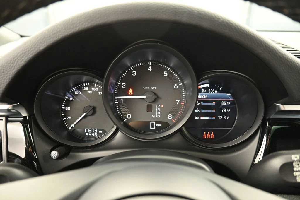 2024 Porsche Macan interior, Black