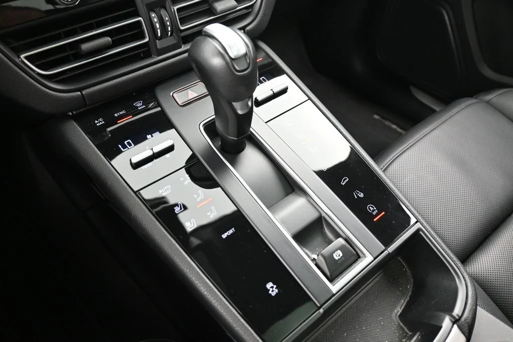 2024 Porsche Macan interior, center console, Black