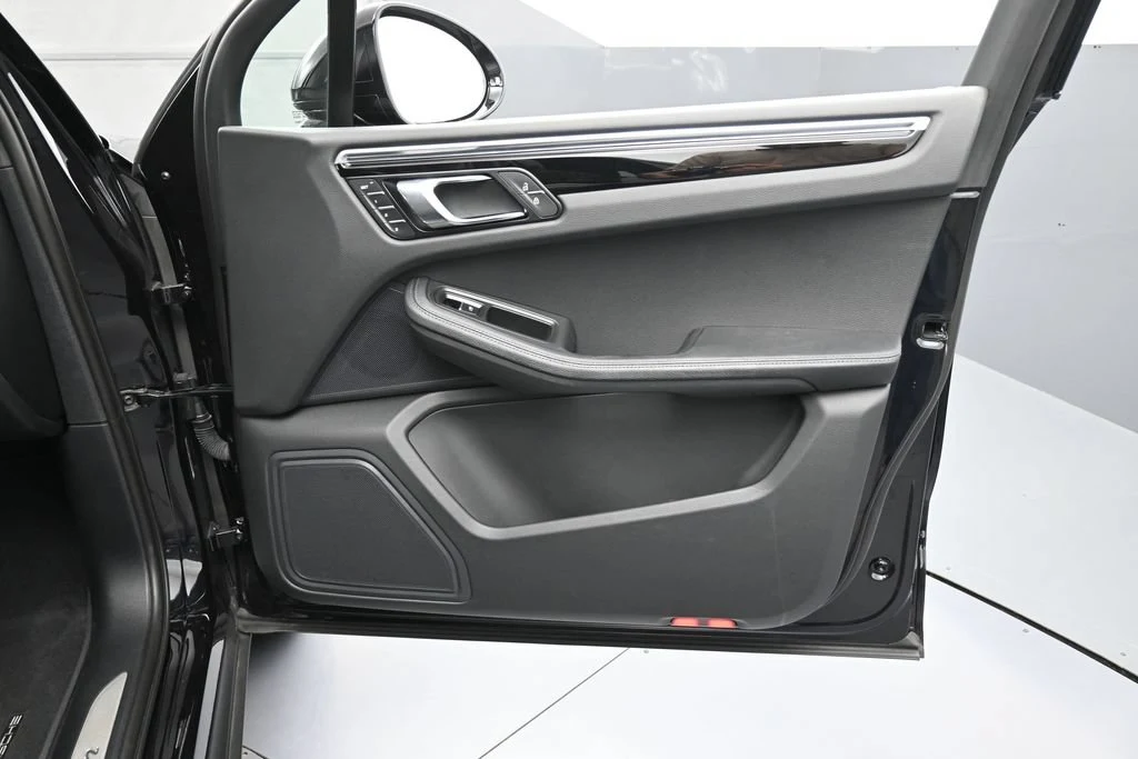 2024 Porsche Macan interior, door panel, Black
