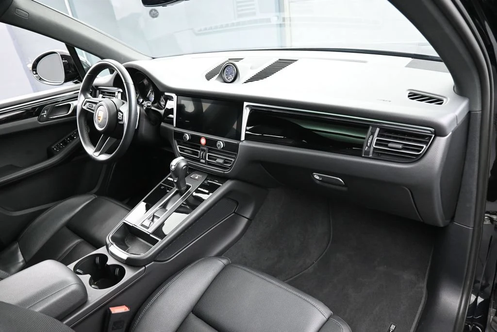 2024 Porsche Macan interior, Black