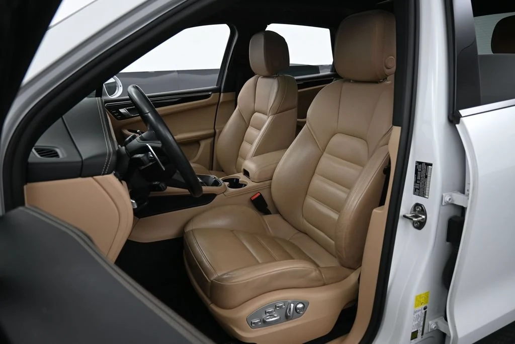 2024 Porsche Macan S interior, seats, Black/Mojave Beige