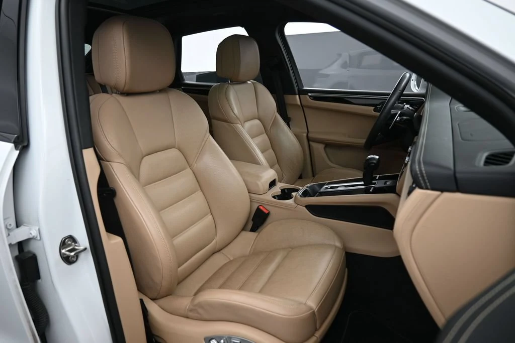2024 Porsche Macan S interior, seats, Black/Mojave Beige